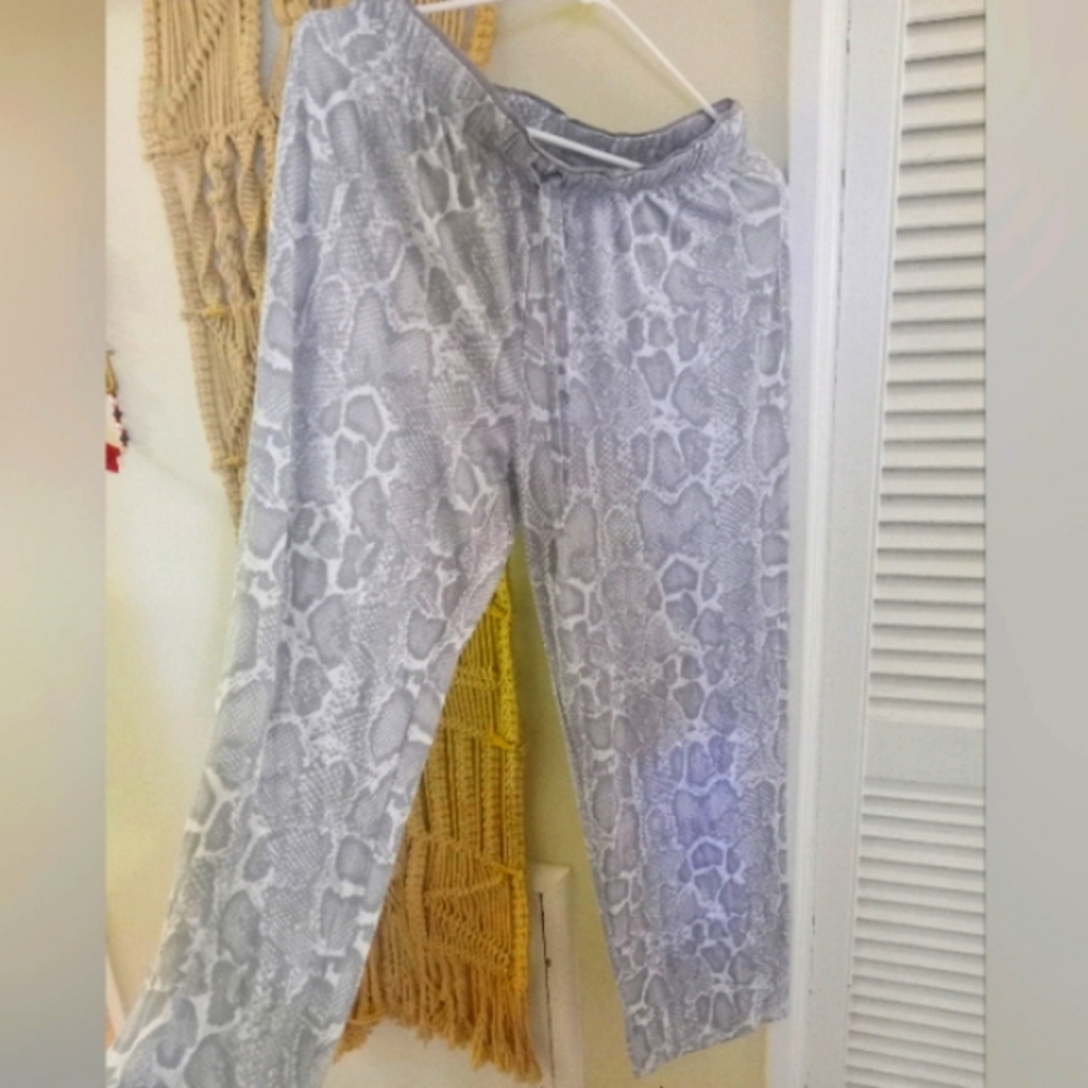 Tahari Cheeta Lounge Pants